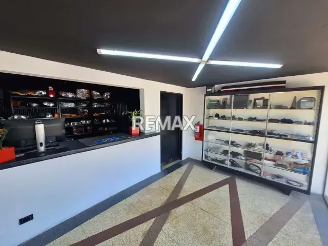 LOCAL COMERCIAL O CASA COMERCIAL EN VENTA EN AVENIDA 10 - 20