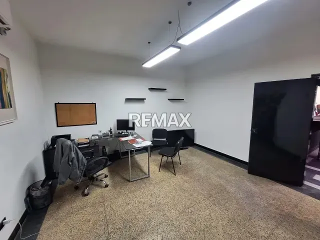 LOCAL COMERCIAL O CASA COMERCIAL EN VENTA EN AVENIDA 10 - 2
