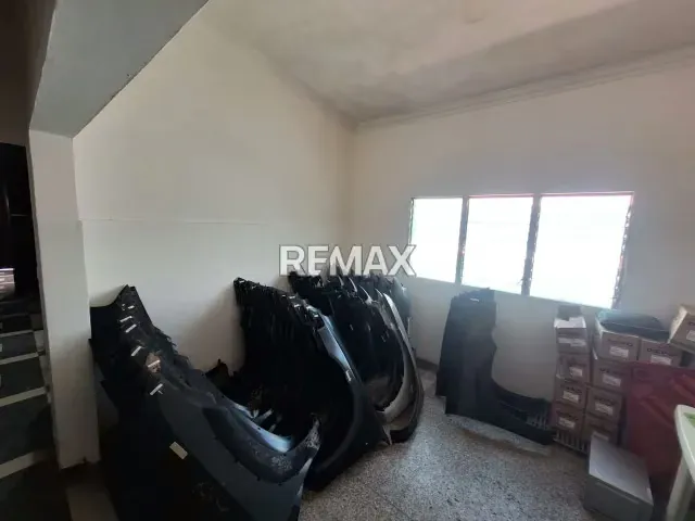 LOCAL COMERCIAL O CASA COMERCIAL EN VENTA EN AVENIDA 10 - 8