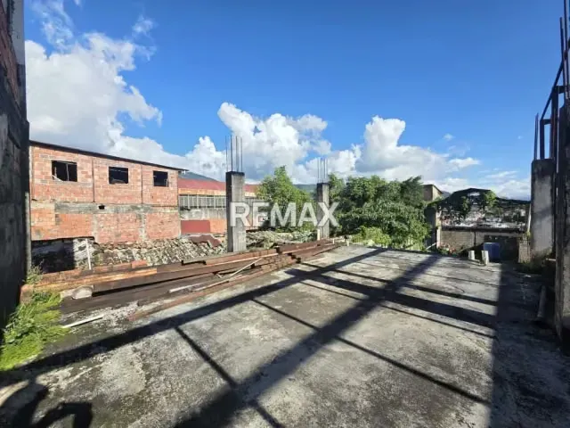Galpón comercial con apartamento ubicado en el centro de san cristóbal, sector catedral, al lado del colegio san miguel - 7