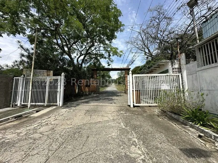 Terreno (Residencial) en Venta en Mara Country, Miranda - 2