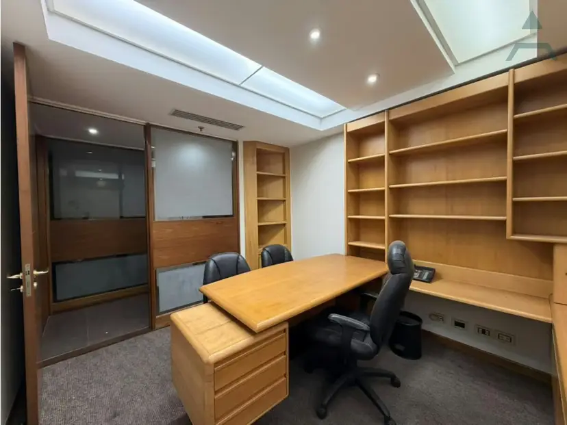 Se alquila Oficina 121m² El recreo