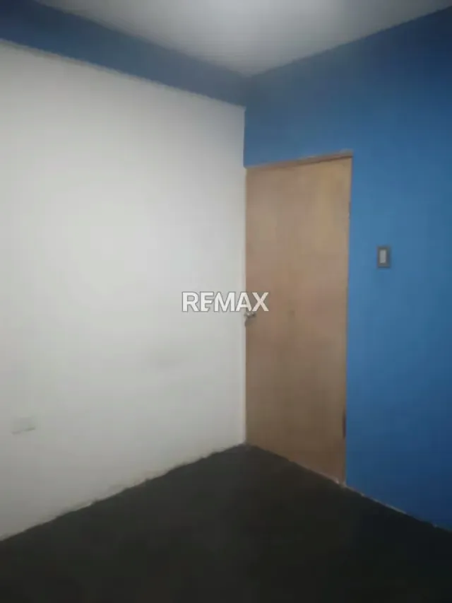 Townhouse en Gris Urb. Los Samanes - 10