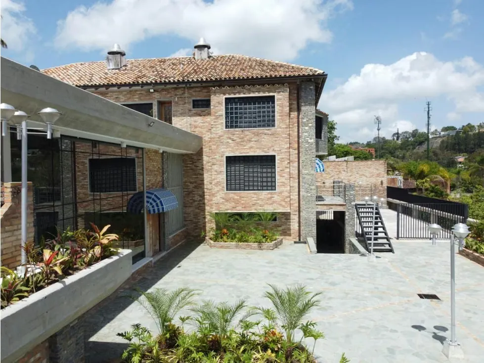 Se vende casa 2000m² 7h/10b/20p La Lagunita - 2