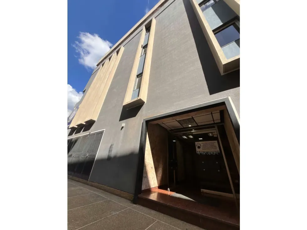 Alquilo oficina 300m2 La Urbina 4739