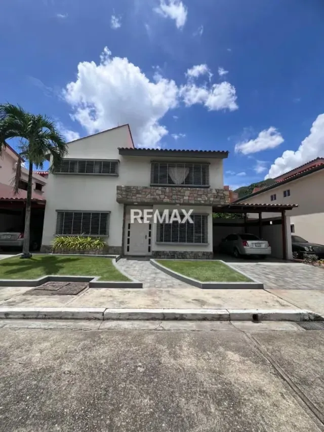 EN VENTA HERMOSA CASA EN URB. MAÑONGO NAGUANAGUA