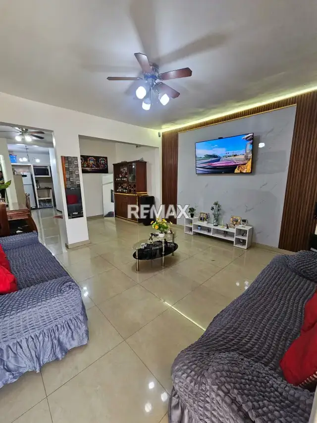 Casa en Venta en Los Flores de Catia, 3 niveles, 397m2