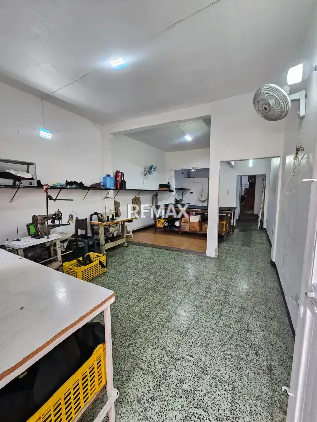 Casa en Venta en Los Flores de Catia, 3 niveles, 397m2 - 18
