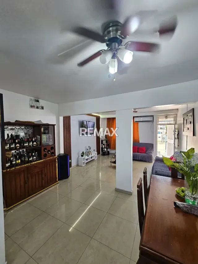 Casa en Venta en Los Flores de Catia, 3 niveles, 397m2 - 2