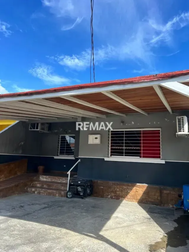 VENDO CASA URB. LOS BUCARES-CABUDARE
