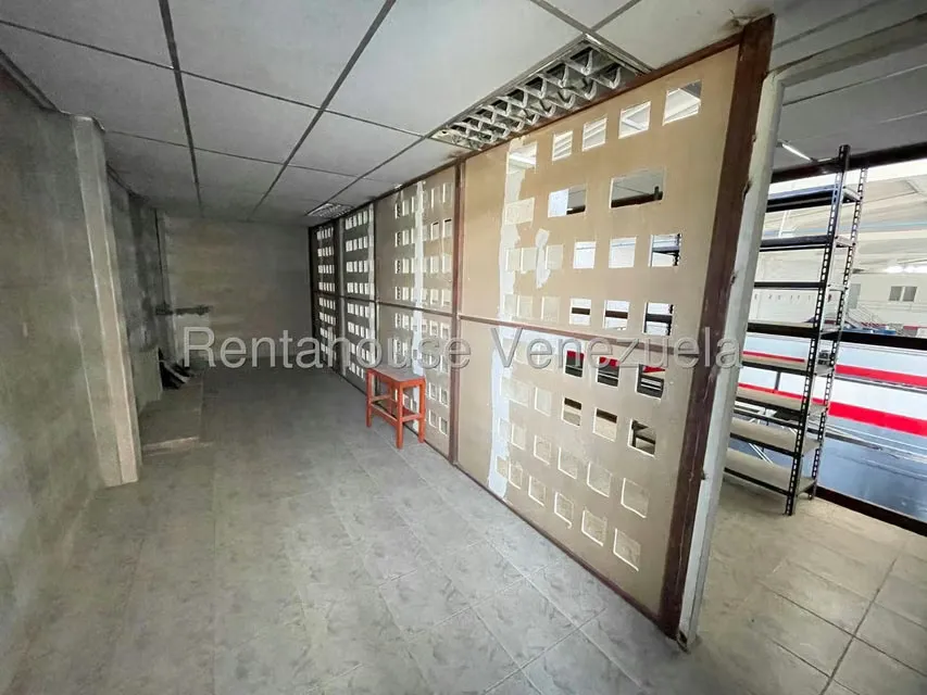 Negocios y Empresas (Mayorista y Distribucion) en Venta en Zona Industrial 2, Lara - 19
