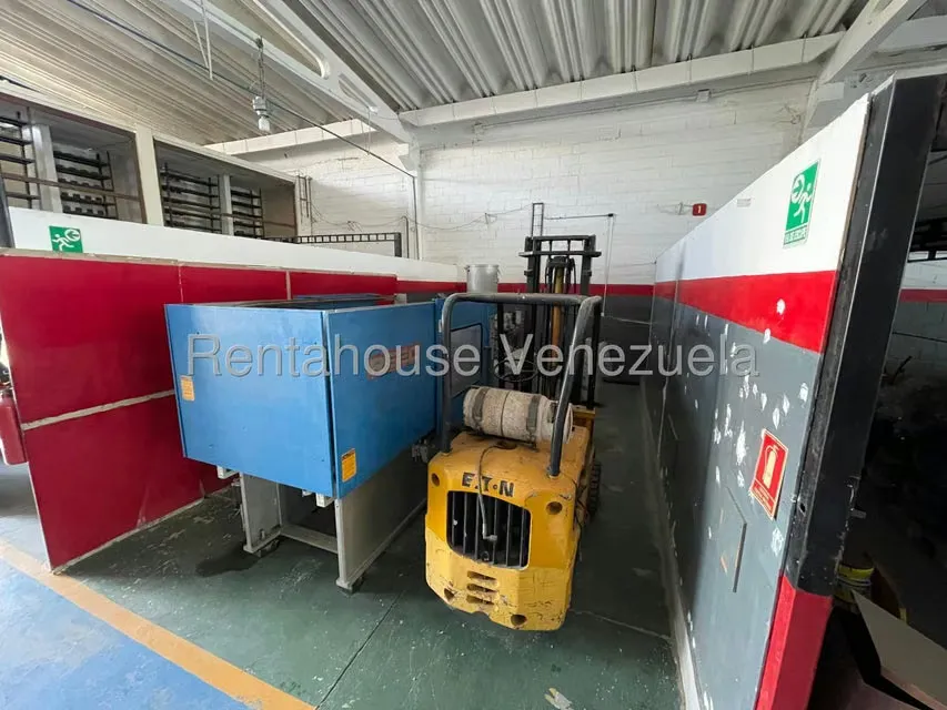 Negocios y Empresas (Mayorista y Distribucion) en Venta en Zona Industrial 2, Lara - 27