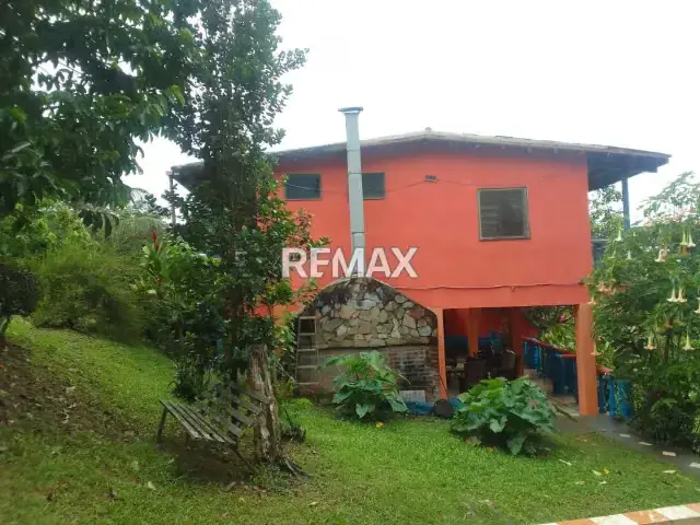 SE VENDE TERRENO CON CASAS (9 HECTAREAS) EN BEJUMA