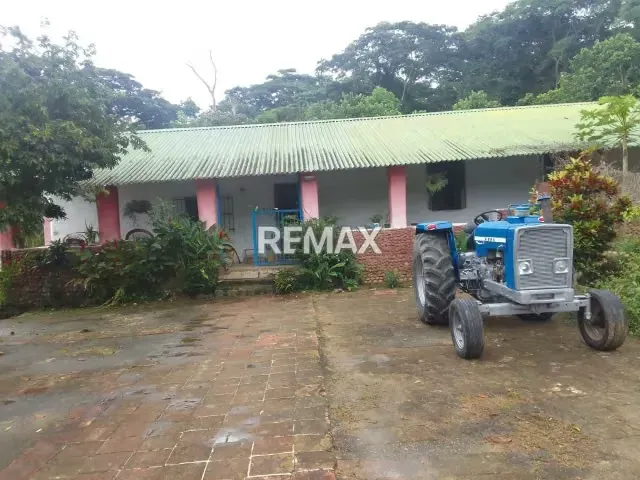 SE VENDE TERRENO CON CASAS (9 HECTAREAS) EN BEJUMA - 4
