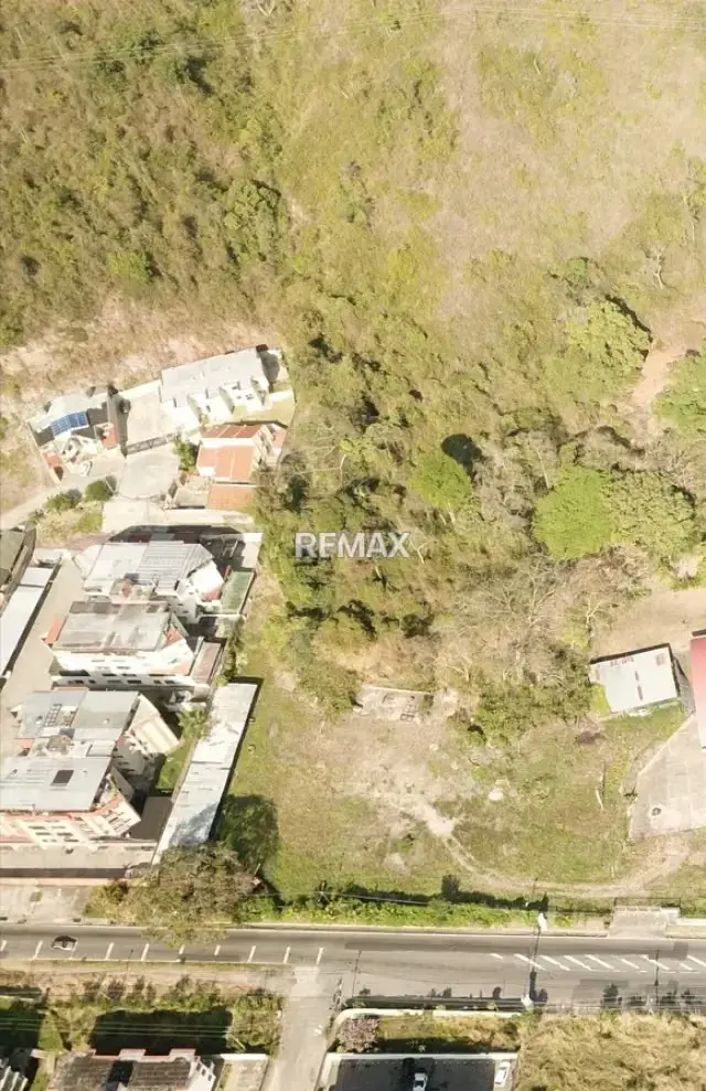 Terreno ubicado final Av Bolívares sector el Gianny