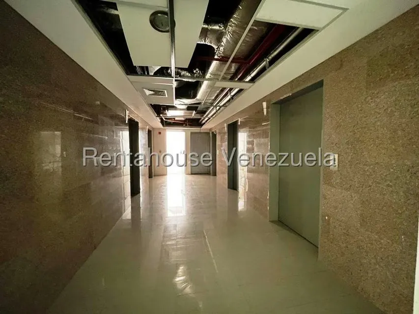 Oficina en Venta en Los Dos Caminos, Distrito Metropolitano - 4