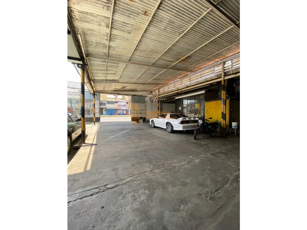 VENTA DE GALPÓN COMERCIAL AV. ARANZAZU - 12