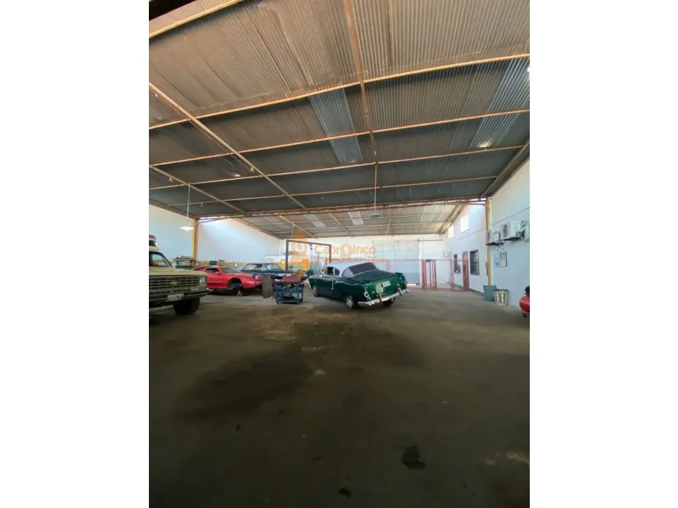 VENTA DE GALPÓN COMERCIAL AV. ARANZAZU - 15