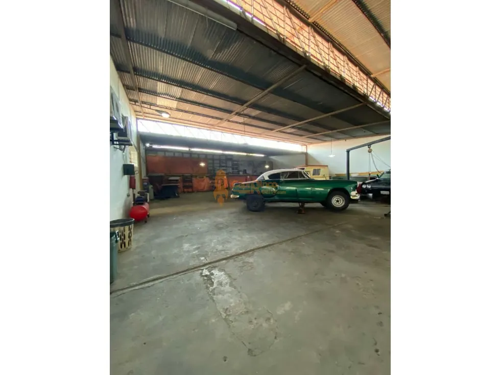 VENTA DE GALPÓN COMERCIAL AV. ARANZAZU - 16