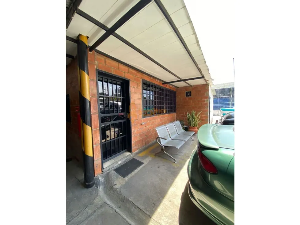 VENTA DE GALPÓN COMERCIAL AV. ARANZAZU - 7