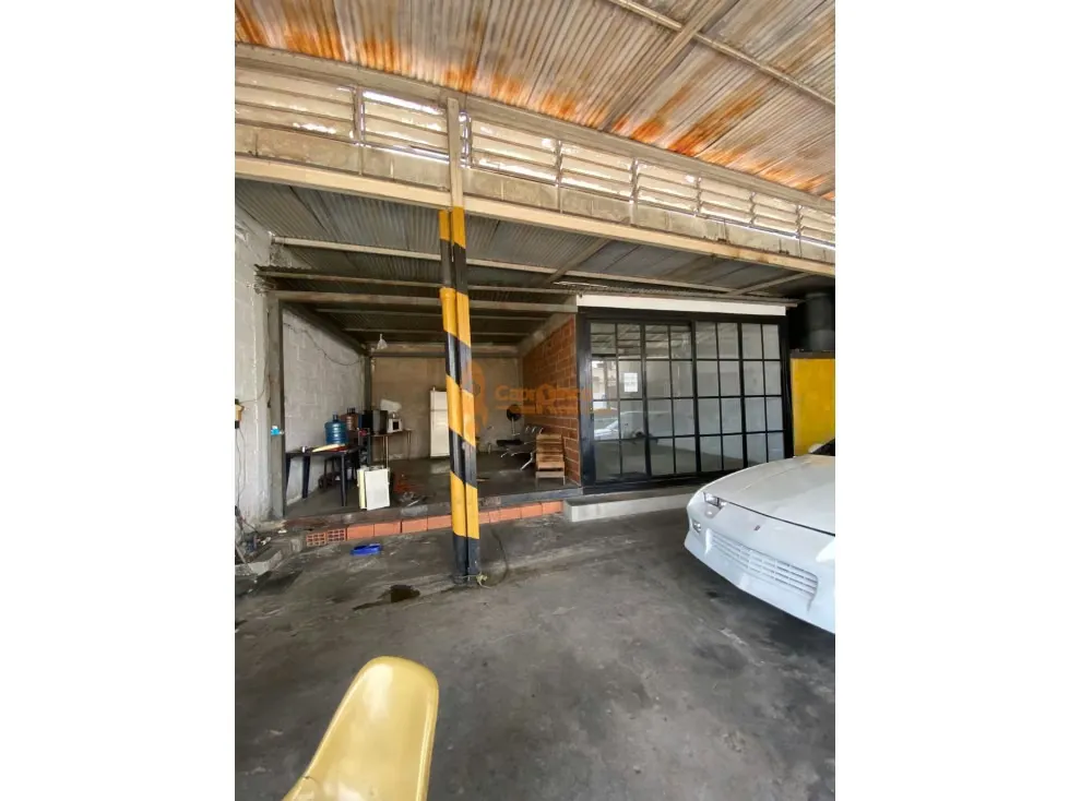 VENTA DE GALPÓN COMERCIAL AV. ARANZAZU - 8