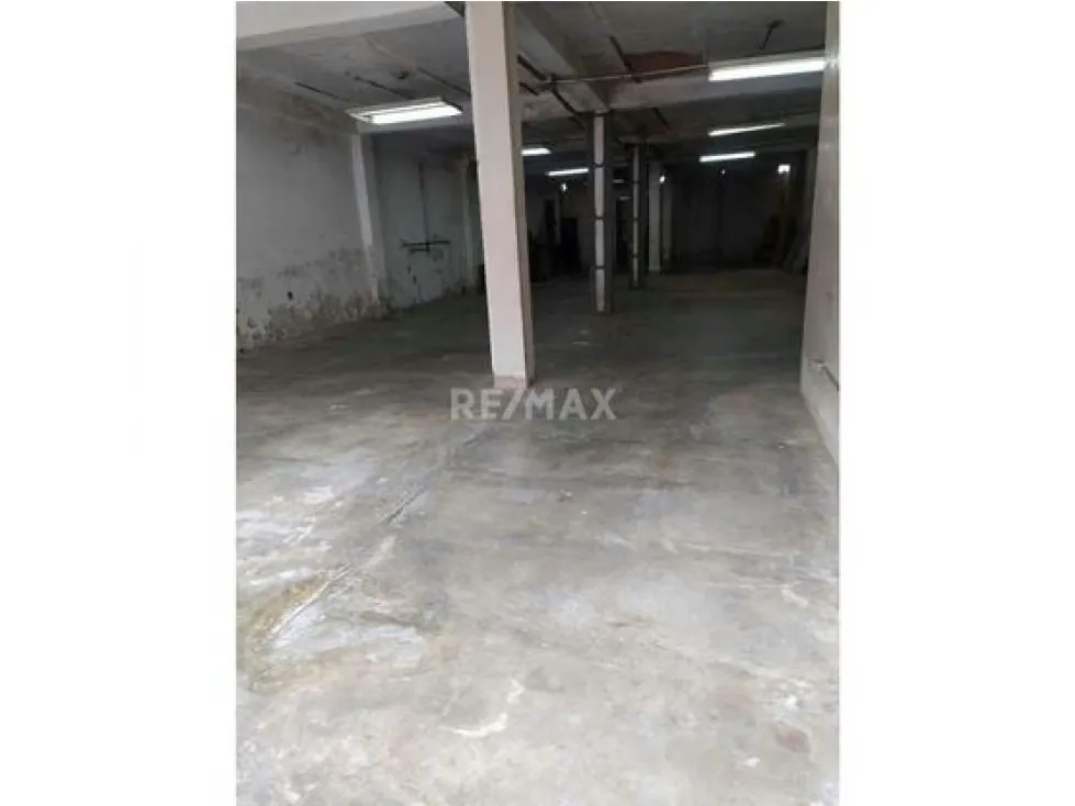 Venta de galpón en Catia 3000m2. - 9