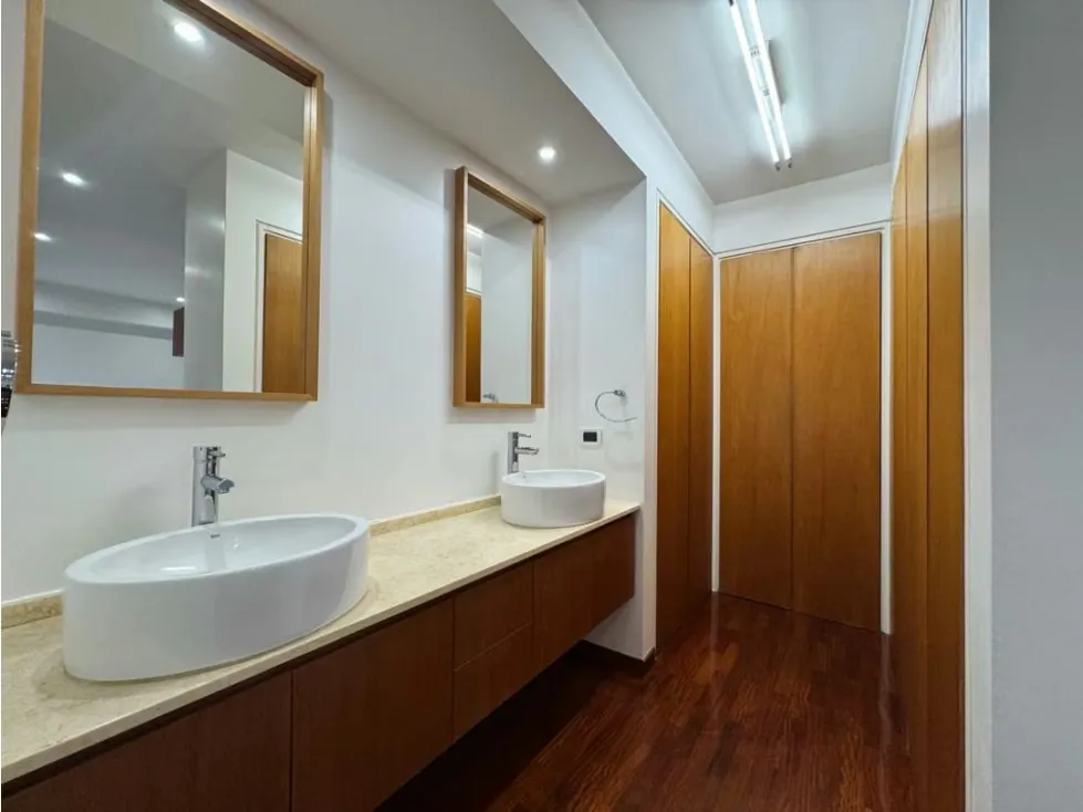 Se alquila apartamento 156m2 3H+S/2.5B+S/3P Campo Alegre - 16