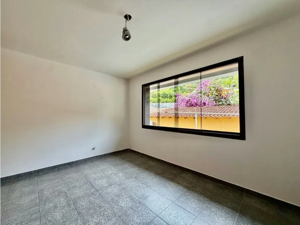 Se vende casa 650m2 5h+s/5b/4p Colinas de Tamanaco - 25