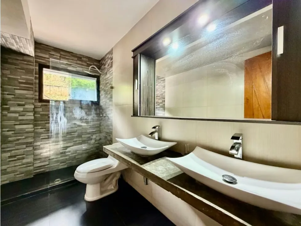 Se vende casa 650m2 5h+s/5b/4p Colinas de Tamanaco - 27