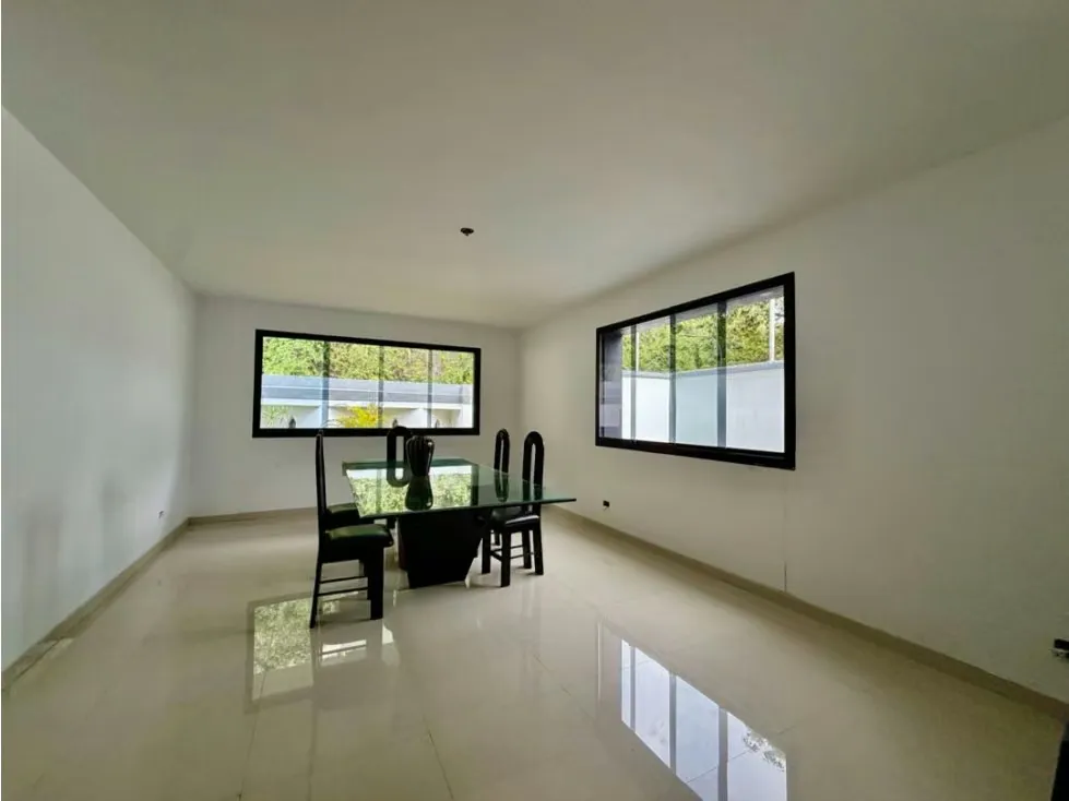 Se vende casa 650m2 5h+s/5b/4p Colinas de Tamanaco - 9