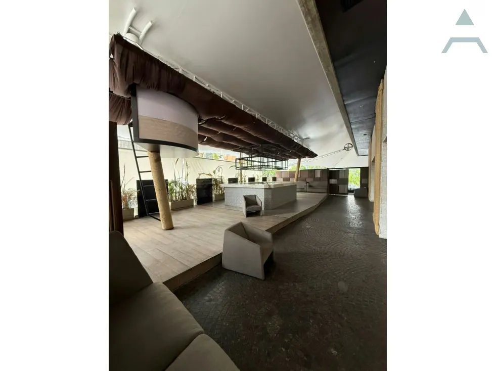Se alquila Local Comercial 280m² La Castellana