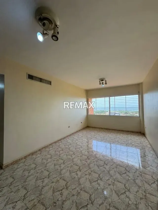 APARTAMENTO EN RESIDENCIAS COSTA DEL SOL EN AV EL MILAGRO - 4