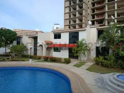 Tus Vacaciones en un apartamento a pasos de playa y Centro Comercial La Vela