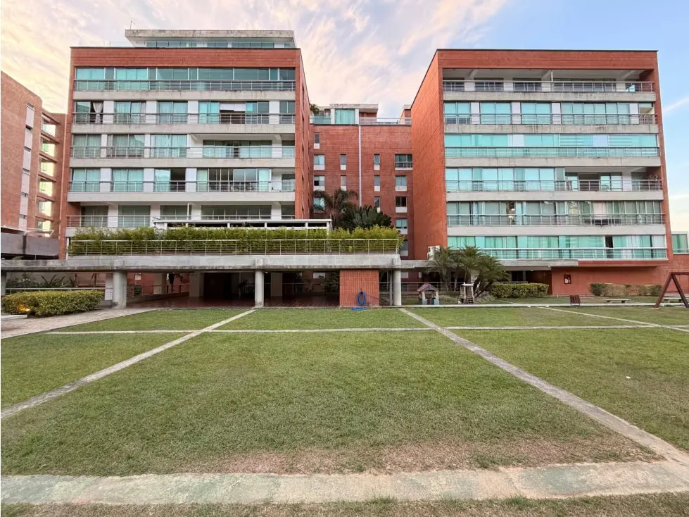 Se vende Apto 134m² 3h/2b+s/2p Solar del Hatillo