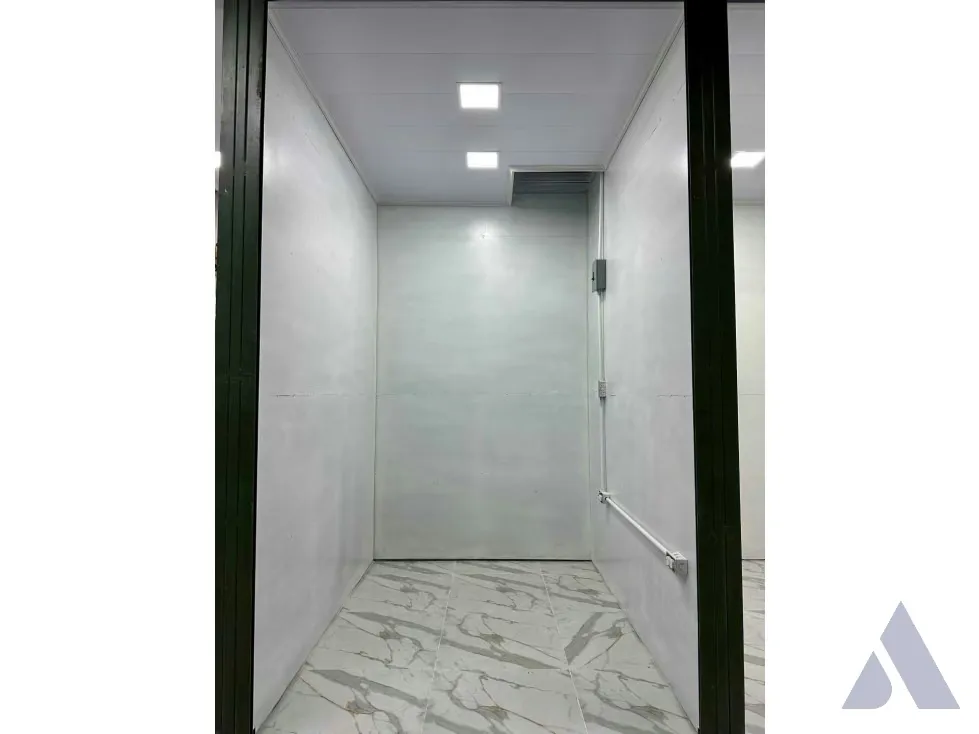 Alquilo local 3m2 Merpoeste Chacao 0676