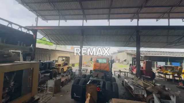 Se alquila terreno con estructuras - 10