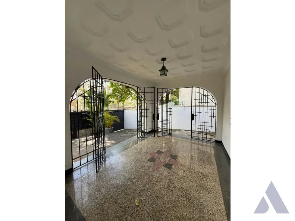 Alquilo casa de una planta 480m2 Altamira 6726