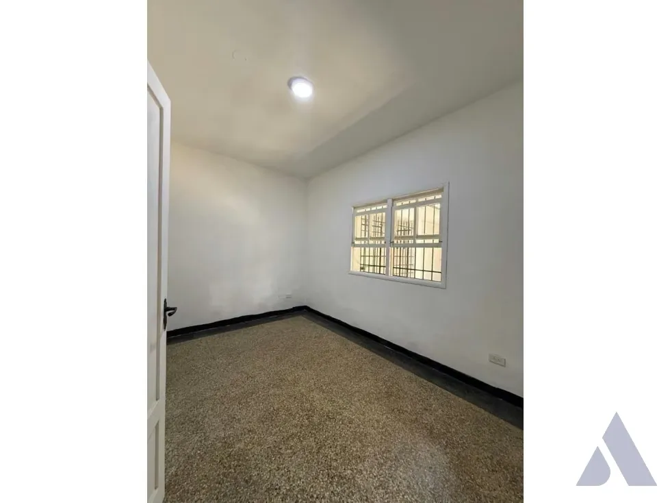 Alquilo casa de una planta 480m2 Altamira 6726 - 9