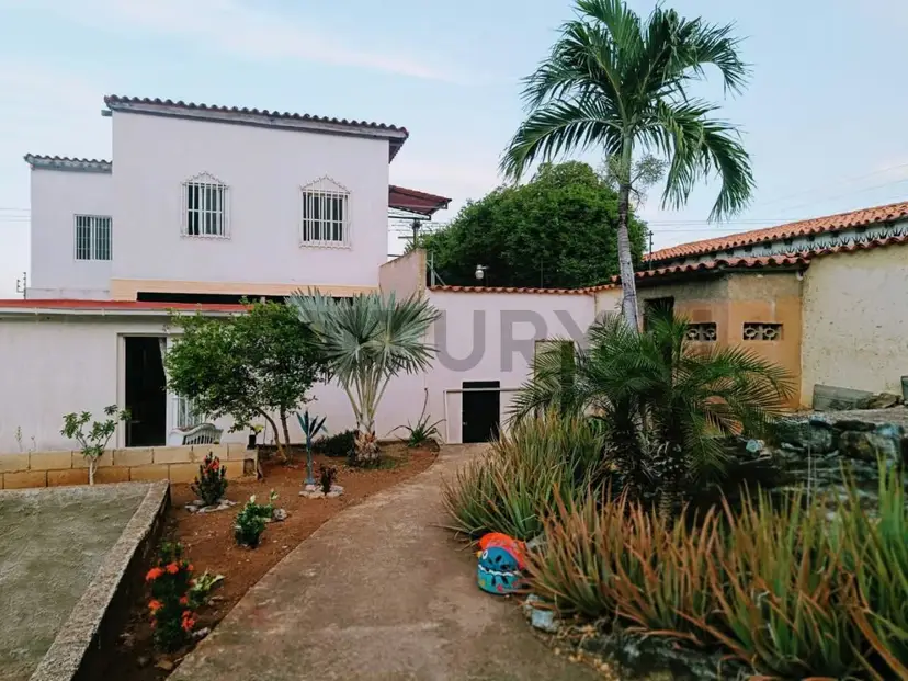 casa duplex con vista al mar en la mira, playa el agua, ideal para posada