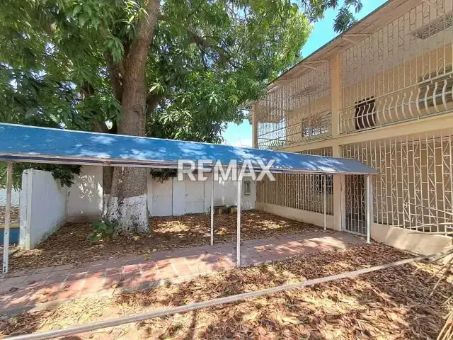 Venta casa comercial con amplio terreno para desarrollar calle Transitada