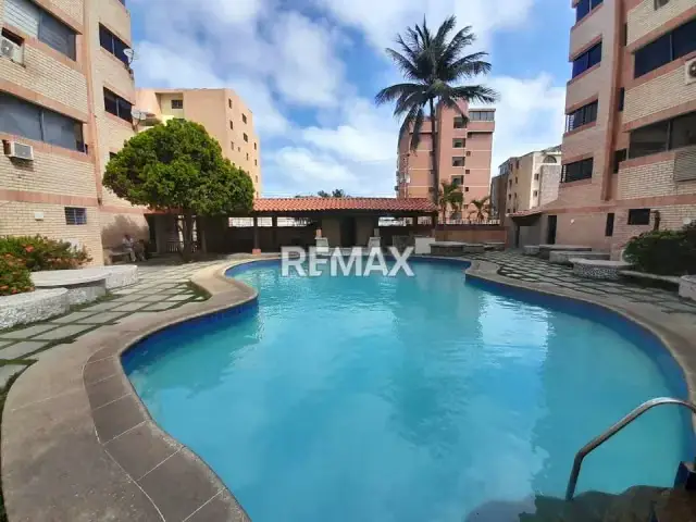 SE VENDE APARTAMENTO EN EL CONJUNTO MAR SOL Y BAHIA, CON EXCELENTE UBICACIÓN EN TUCACAS