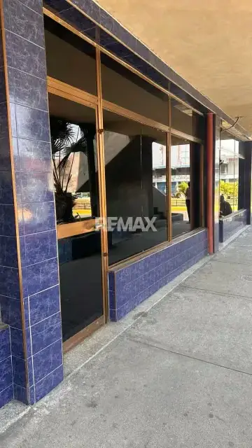 LOCAL COMERCIAL CON MÁXIMA VISIBILIDAD EN ZONA DE ALTO TRÁFICO, UBICADO EN EL CENTRO COMERCIAL CONSOLIDADO DE PUERTO CABELLO.