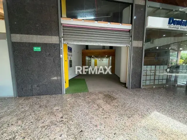Alquiler de local comercial 86m², en la Lagunita