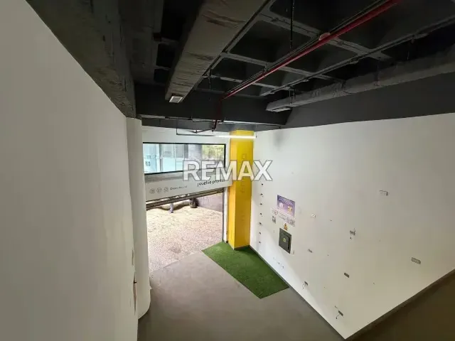Alquiler de local comercial 86m², en la Lagunita - 4