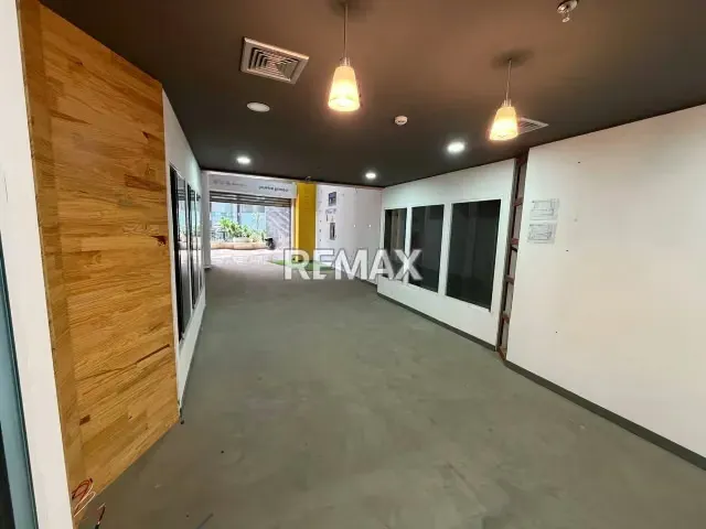 Alquiler de local comercial 86m², en la Lagunita - 5