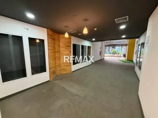 Alquiler de local comercial 86m², en la Lagunita - 6