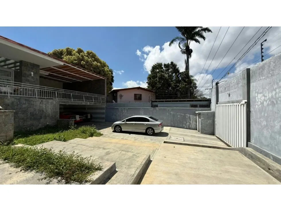 Casa en alquiler de 700 m2 construcción y 1000 m2 terreno. Los Chorros - 2