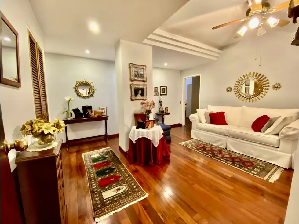 APARTAMENTO URBANIZACION MIRANDA 300 M2, 4 HAB, 5 BAÑOS 6 P/E - 8