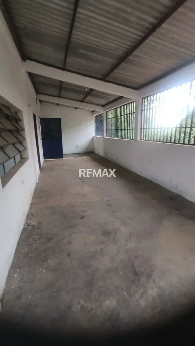En venta amplia casa (consta de 2 parcelas) - 3