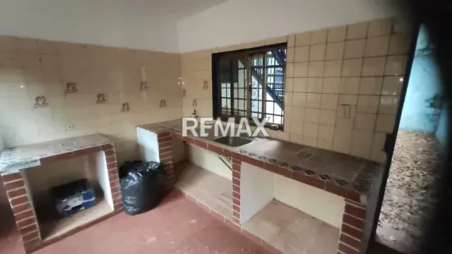 En venta amplia casa (consta de 2 parcelas) - 4